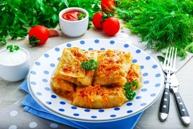 Gołąbki w sosie pomidorowym z multicookera przepis ze zdjęciami krok po kroku