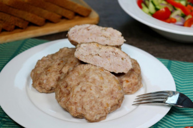 Kotlety wieprzowe na parze w multicookerze przepis ze zdjęciami krok po kroku