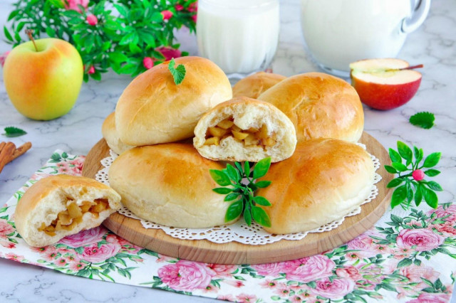Puszyste pierożki drożdżowe na mleku przepis ze zdjęciami krok po kroku