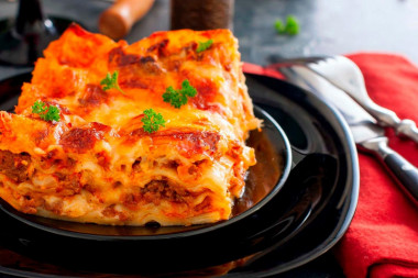 Klasyczna lasagne bolognese z sosem beszamelowym przepis ze zdjęciami krok po kroku