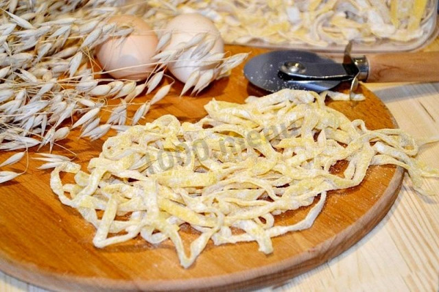 Makaron jajeczny z wypiekacza do chleba przepis ze zdjęciami krok po kroku