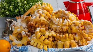Ciasteczka ze słodkiego ciasta smażone w głębokim tłuszczu przepis ze zdjęciami krok po kroku i wideo