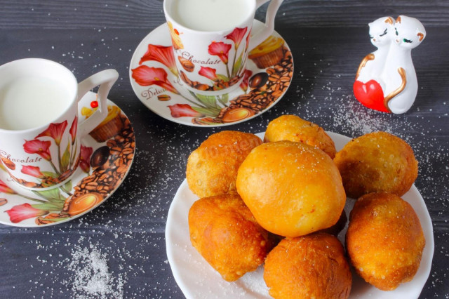 Pączki z mlekiem skondensowanym w środku przepis ze zdjęciami krok po kroku