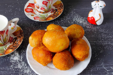 Pączki z mlekiem skondensowanym w środku przepis ze zdjęciami krok po kroku