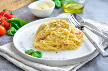 Klasyczne spaghetti carbonara przepis ze zdjęciami krok po kroku i wideo