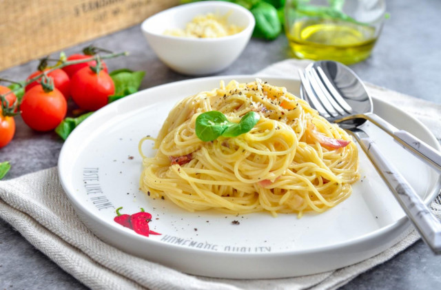 Klasyczne spaghetti carbonara przepis ze zdjęciami krok po kroku i wideo