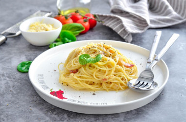 Klasyczne spaghetti carbonara przepis ze zdjęciami krok po kroku i wideo