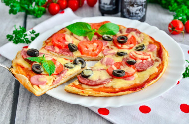 Pizza na patelni w 5 minut przepis ze zdjęciami krok po kroku i wideo