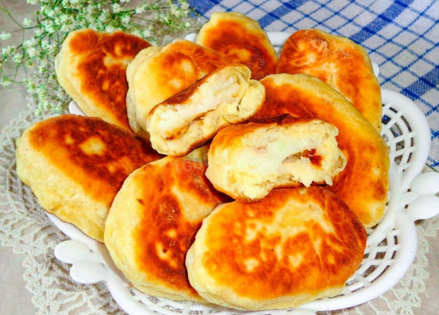 Smażone pierożki z ziemniakami na kefirze przepis ze zdjęciami krok po kroku
