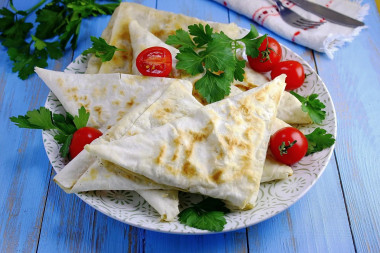 Leniwe czebureki z lawasza z mięsem mielonym z patelni przepis ze zdjęciami krok po kroku