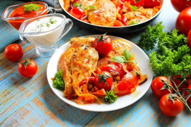 Smażony filet z kurczaka na patelni z cebulą przepis ze zdjęciami krok po kroku