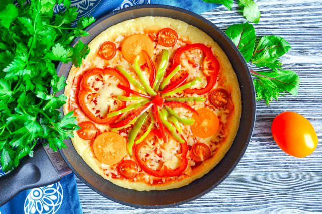 Pizza z patelni bez śmietany i kefiru w 10 minut przepis ze zdjęciami krok po kroku i wideo