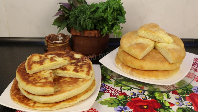 Placki z serem z ciasta na suchych drożdżach z patelni przepis ze zdjęciami krok po kroku i wideo