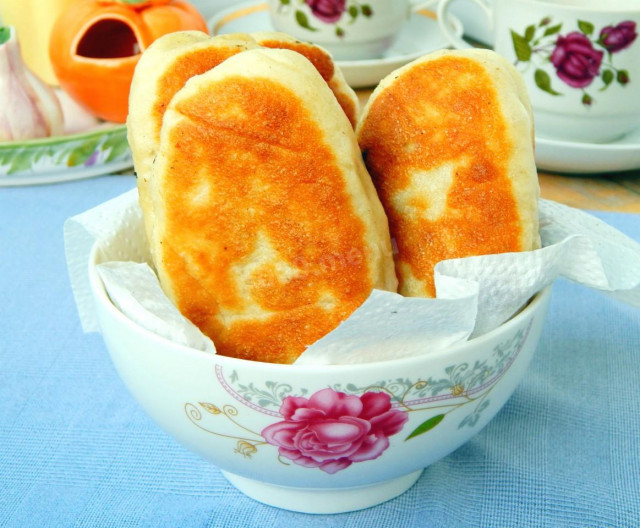 Smażone pierożki drożdżowe na cieście parzonym przepis ze zdjęciami krok po kroku