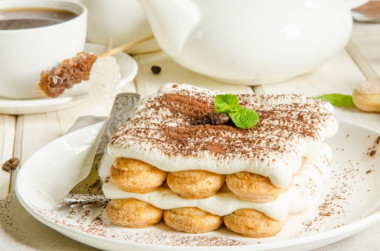 Szybkie tiramisu bez jajek z mascarpone przepis ze zdjęciami krok po kroku i wideo