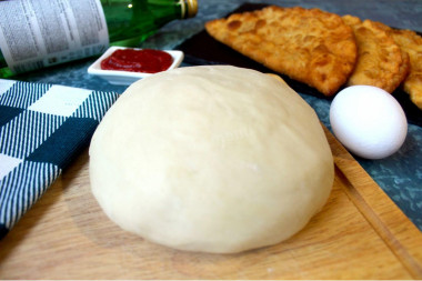 Chrupiące ciasto na czebureki na wodzie mineralnej przepis ze zdjęciami krok po kroku