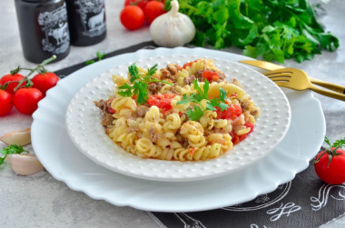 Makaron z mięsem mielonym w multicookerze przepis ze zdjęciami krok po kroku i wideo