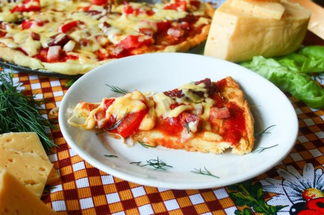 Szybka domowa pizza z serem w mikrofalówce przepis ze zdjęciami krok po kroku