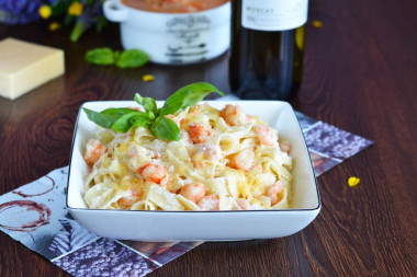 Fettuccine z krewetkami w sosie śmietankowym przepis ze zdjęciami krok po kroku i wideo