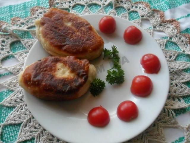 Smażone pierożki z ryżem, jajkiem i szczypiorkiem przepis ze zdjęciami krok po kroku