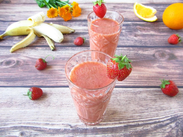 Pomarańczowe smoothie z truskawkami i bananem przepis ze zdjęciami krok po kroku