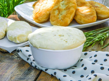 Drożdżowe ciasto na pierożki smażone na patelni przepis ze zdjęciami krok po kroku i wideo