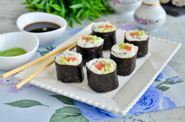 Rolki sushi z awokado przepis ze zdjęciami krok po kroku i wideo