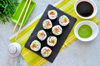 Rolki sushi z awokado przepis ze zdjęciami krok po kroku i wideo