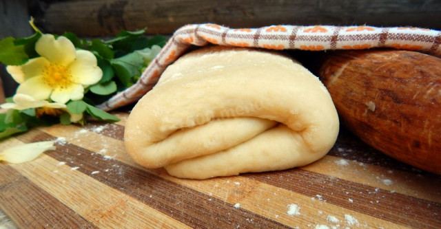Drożdżowe ciasto francuskie na bułeczki z serem przepis ze zdjęciami krok po kroku