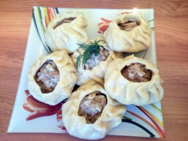 Manty z wołowiny na parze w mantowarce przepis ze zdjęciami krok po kroku