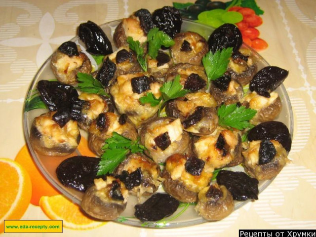 Pieczarki z suszonymi śliwkami przepis ze zdjęciami krok po kroku