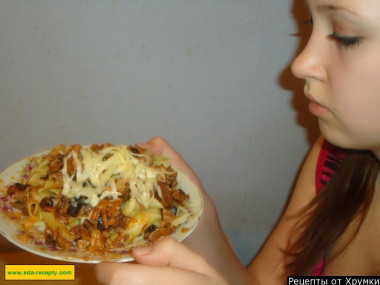 Makaron z mięsem mielonym w sosie z winem przepis ze zdjęciami krok po kroku