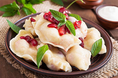 Ciasto parzone na pierogi z wiśniami przepis ze zdjęciami krok po kroku i wideo