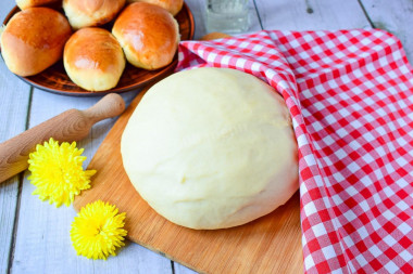 Miękkie puszyste ciasto drożdżowe na pierożki przepis ze zdjęciami krok po kroku i wideo
