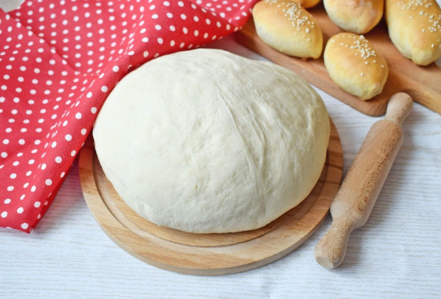 Ciasto na świeżych drożdżach przepis ze zdjęciami krok po kroku i wideo