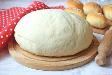 Ciasto na świeżych drożdżach przepis ze zdjęciami krok po kroku i wideo