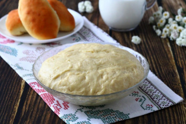 Miękkie ciasto drożdżowe na pieczone pierożki przepis ze zdjęciami krok po kroku