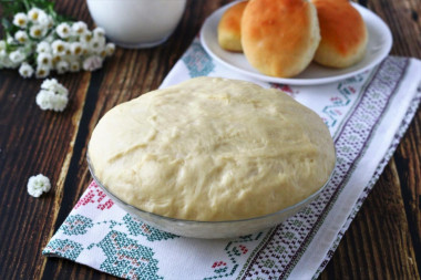 Miękkie ciasto drożdżowe na pieczone pierożki przepis ze zdjęciami krok po kroku