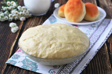 Miękkie ciasto drożdżowe na pieczone pierożki przepis ze zdjęciami krok po kroku
