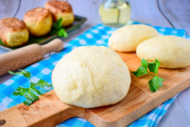 Ciasto na pierożki bez drożdży na wodzie przepis ze zdjęciami krok po kroku