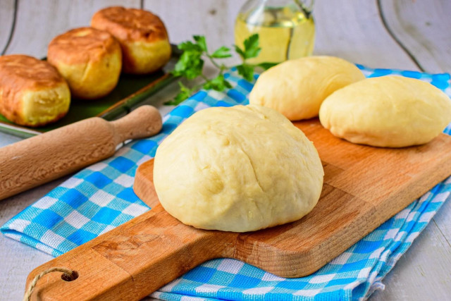 Ciasto na pierożki bez drożdży na wodzie przepis ze zdjęciami krok po kroku