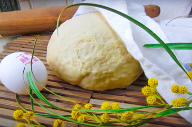 Ciasto drożdżowe „topielec” przepis ze zdjęciami krok po kroku i wideo
