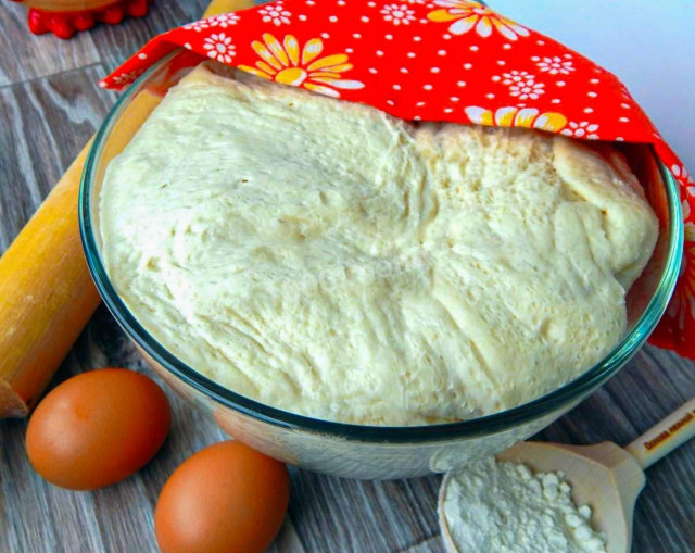 Drożdżowe ciasto na mleku na słodkie bułeczki przepis ze zdjęciami krok po kroku