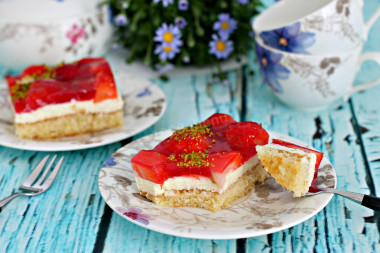 Ciasto z truskawkami, śmietaną i śmietanką na lemoniadzie przepis ze zdjęciami krok po kroku