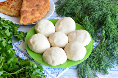 Ciasto na czebureki jak w barze z czeburekami przepis ze zdjęciami krok po kroku