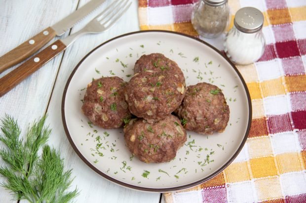 Kotlety mięsne w piekarniku-prosty i pyszny przepis ze zdjęciem (krok po kroku)