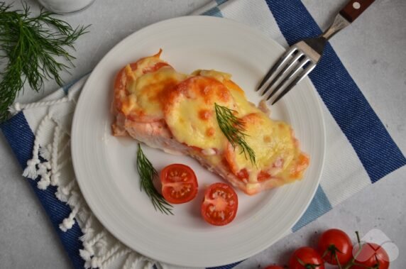 Łosoś z pomidorami i serem w piekarniku: zdjęcie przygotowania przepisu, krok 5