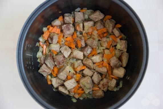 Pilaw z wieprzowiną w powolnej kuchence: zdjęcie przygotowania przepisu, krok 4