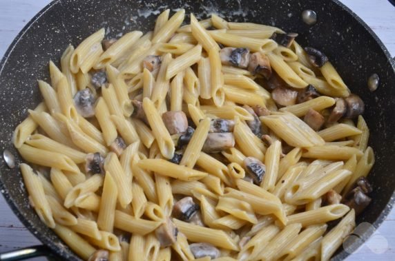 Pasta z grzybami i śmietaną: zdjęcie przygotowania przepisu, krok 5