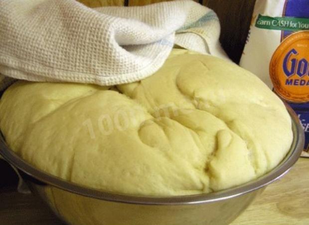 Ciasto na pierożki z suchymi drożdżami na mleku i kefirze przepis ze zdjęciami krok po kroku